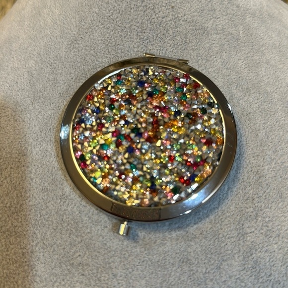 Jeweled hand mirror nice to carry in your purse or your clutch - Picture 1 of 2